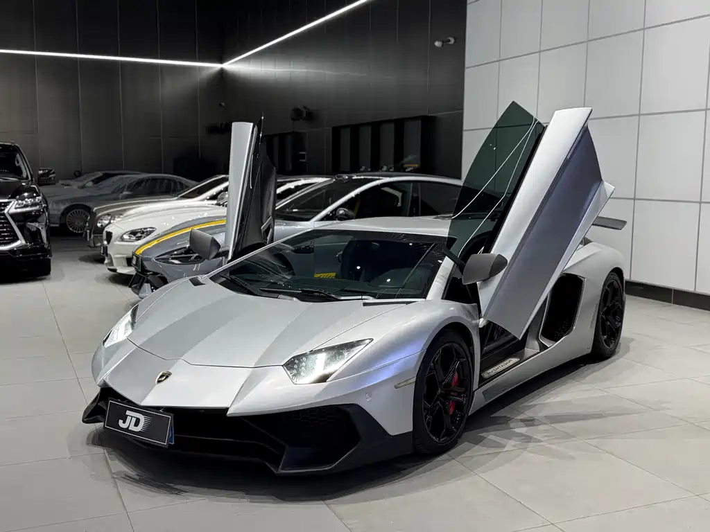 Lamborghini Aventador 2013