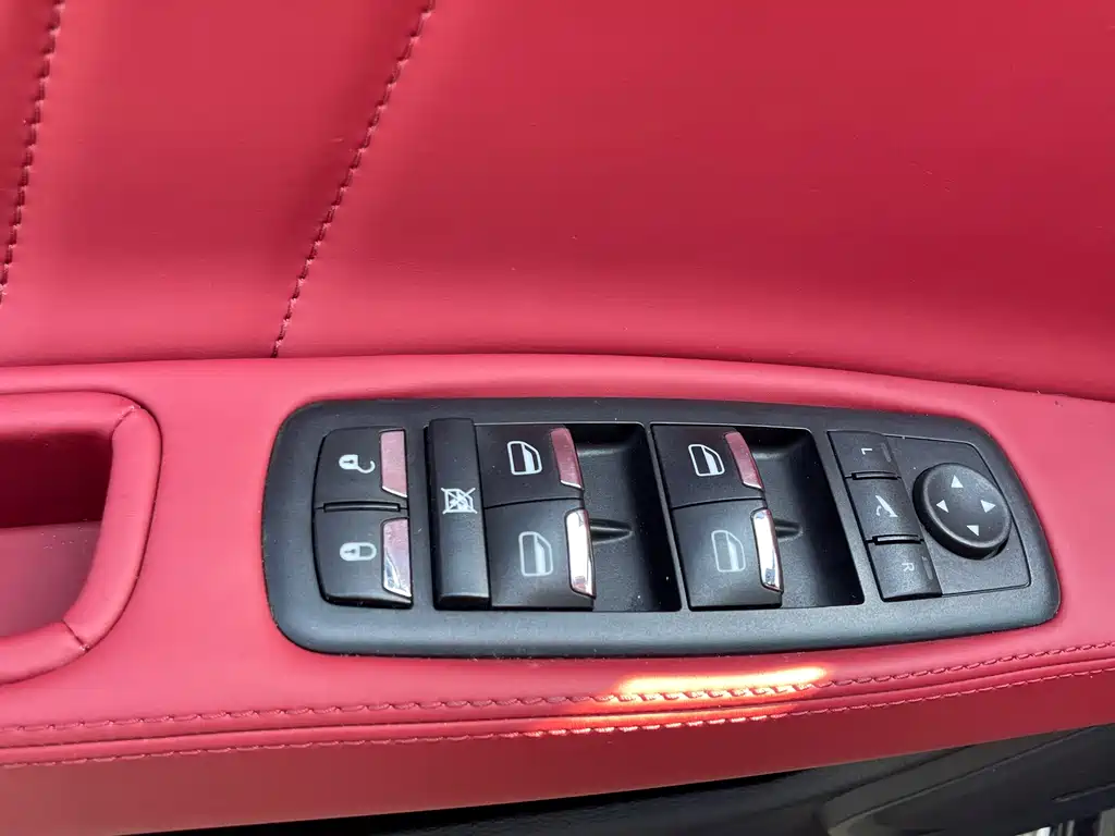 Maserati Quattroporte — миниатюра 4