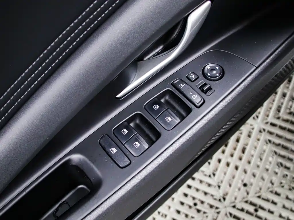 Hyundai Elantra — миниатюра 6