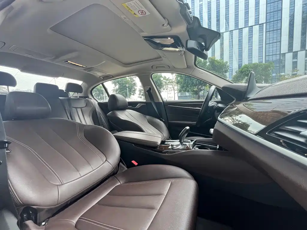 BMW 5 Series — миниатюра 14