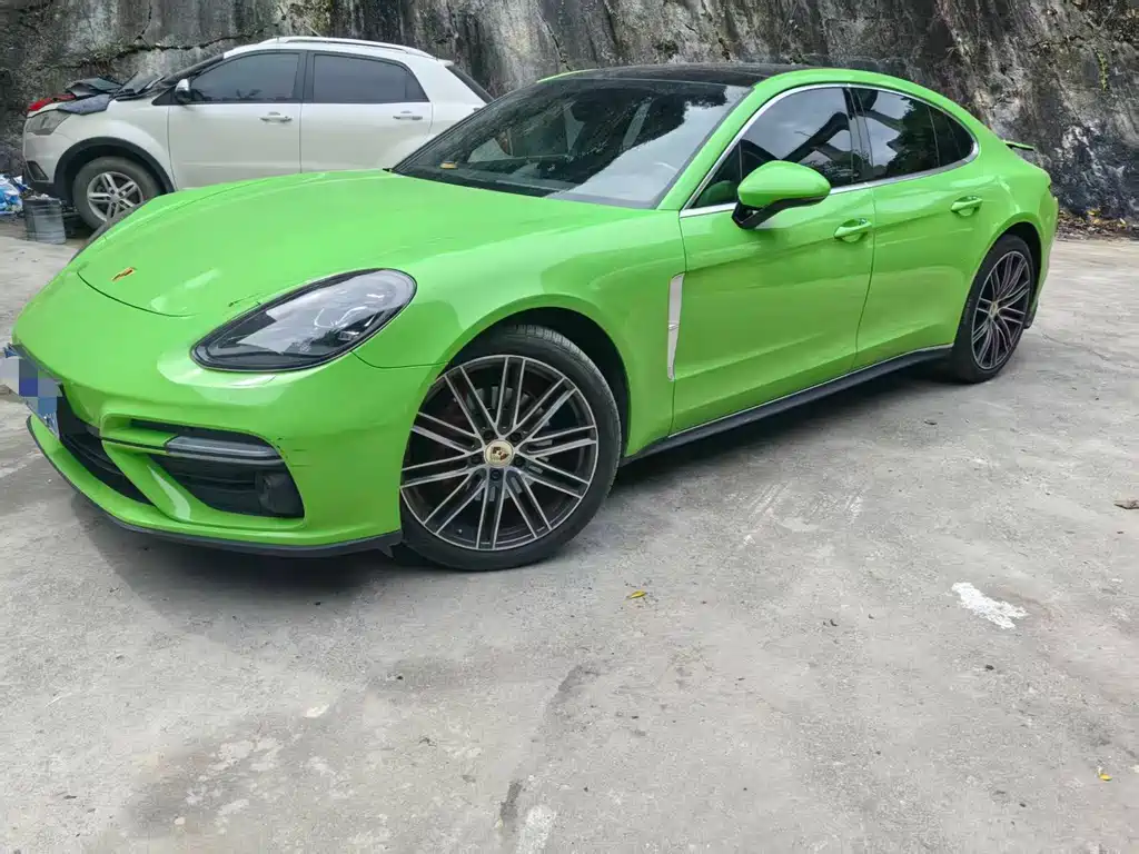 PORSCHE PANAMERA