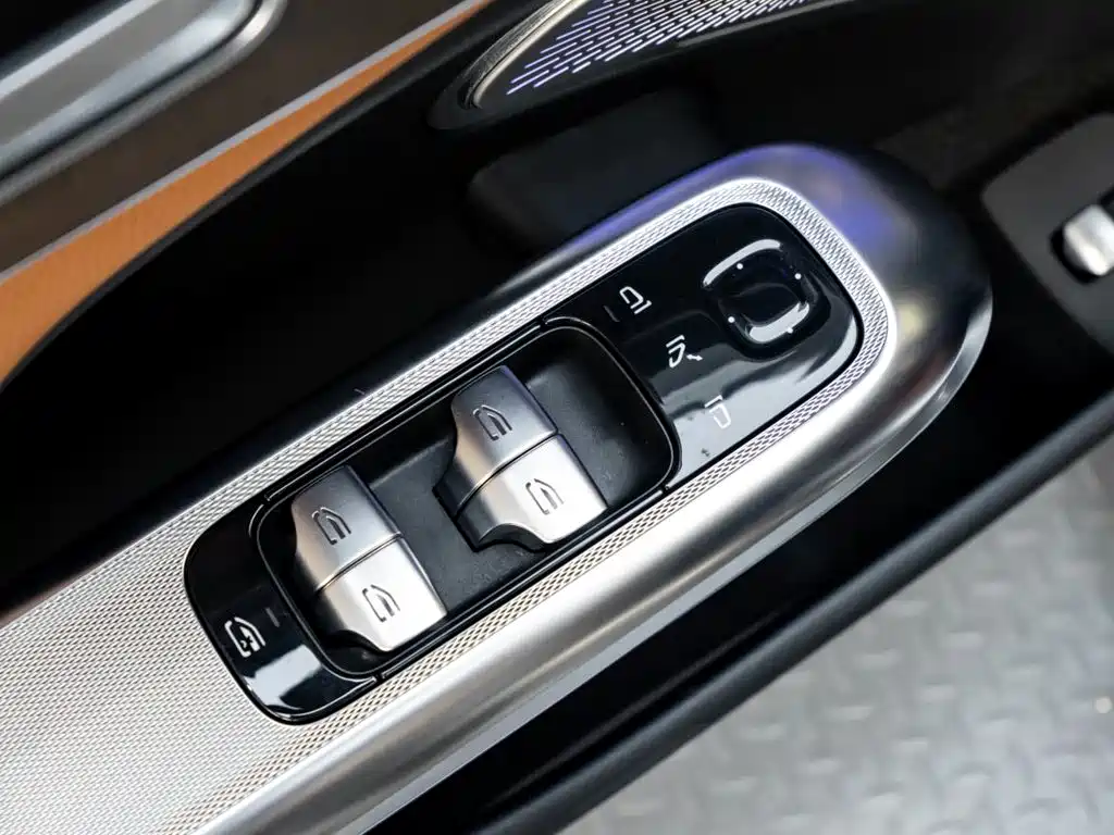 Mercedes-Benz E-Class — миниатюра 24