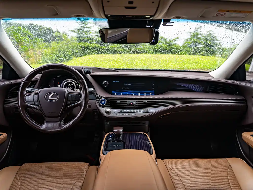 Lexus LS — миниатюра 12