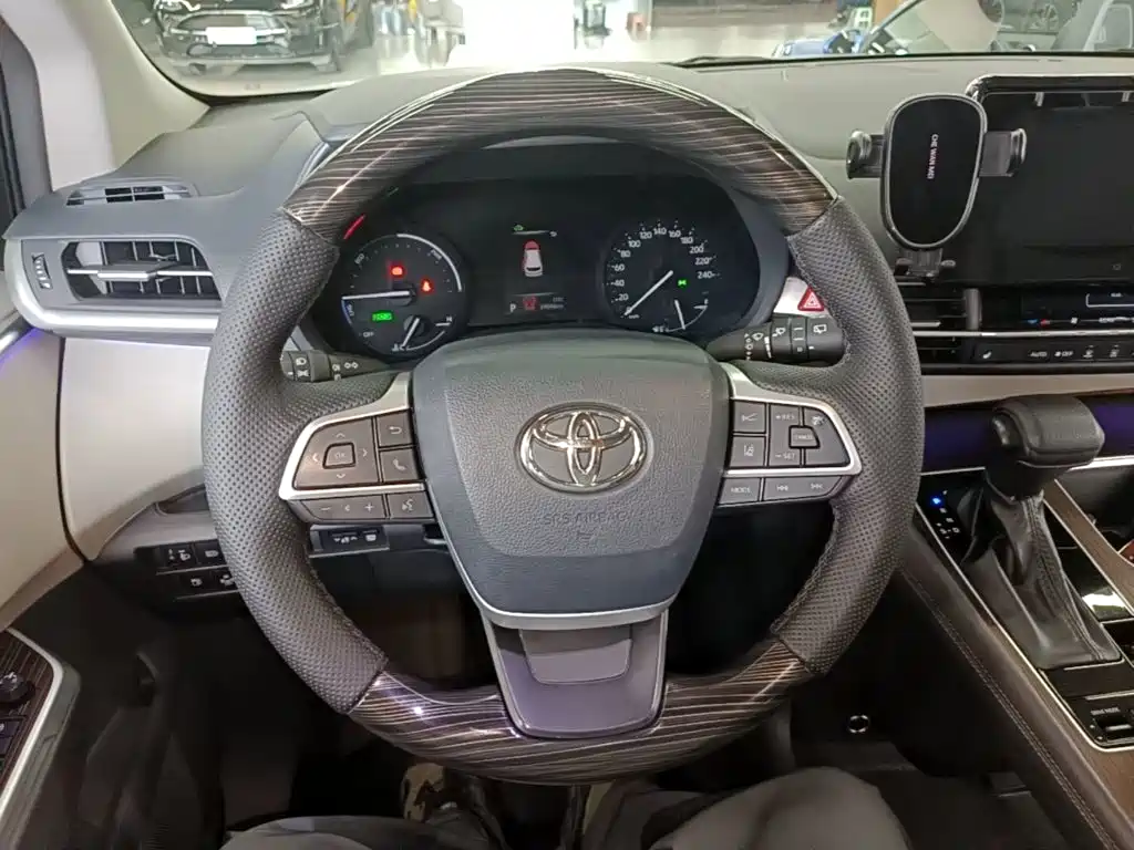 Toyota Granvia — миниатюра 11