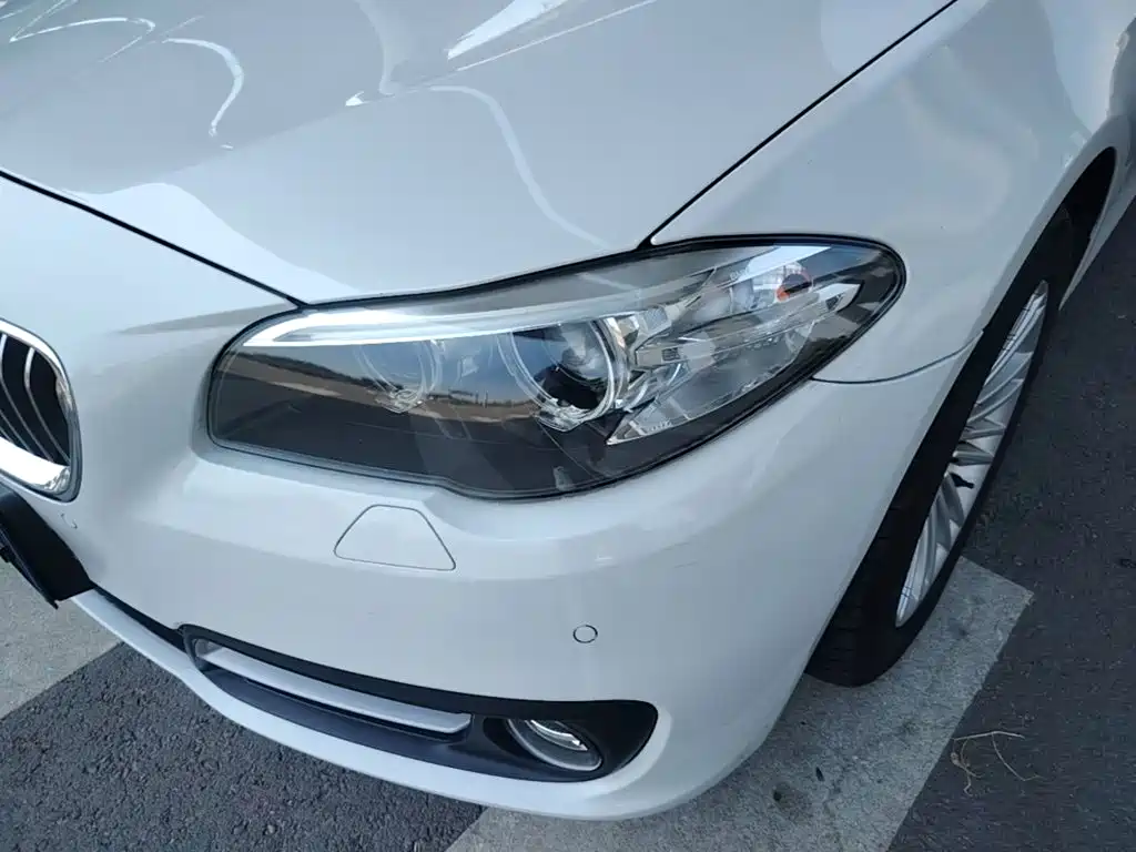 BMW 5 Series — миниатюра 24