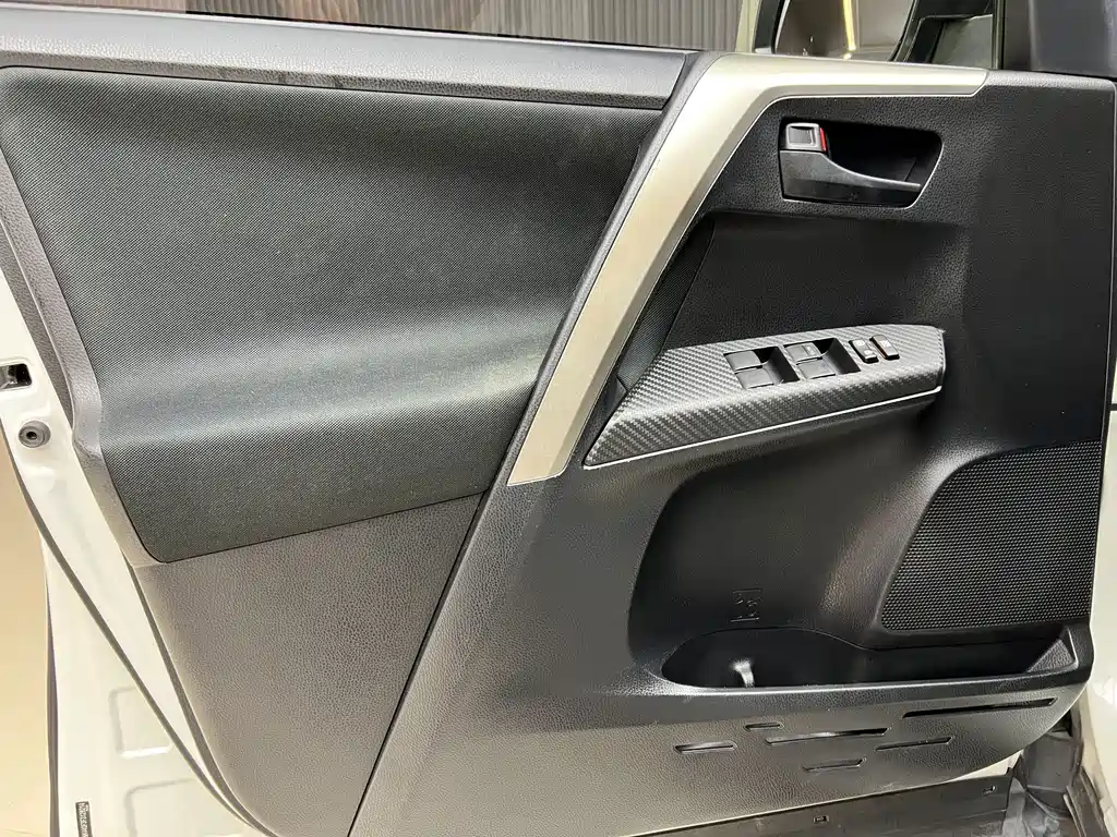 Toyota RAV4 — миниатюра 16