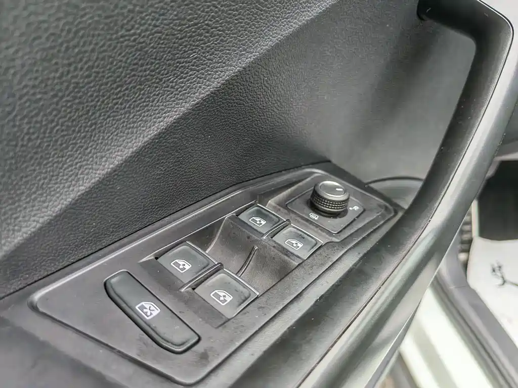 Volkswagen T-Roc — миниатюра 21