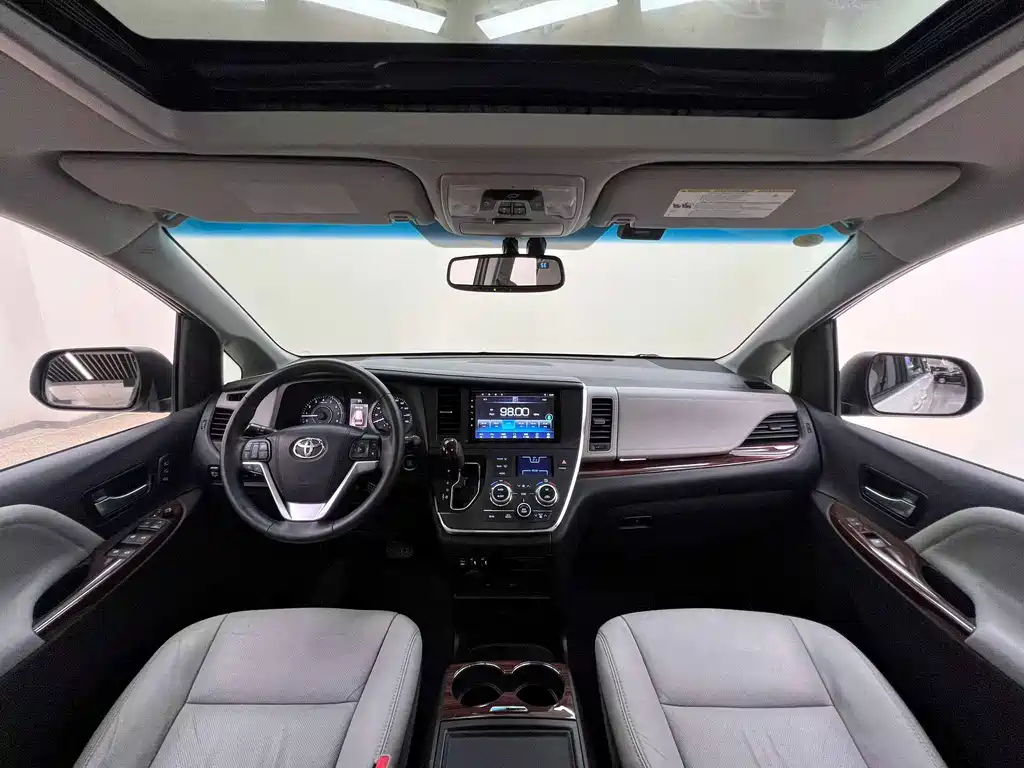 Toyota Sienna — миниатюра 21
