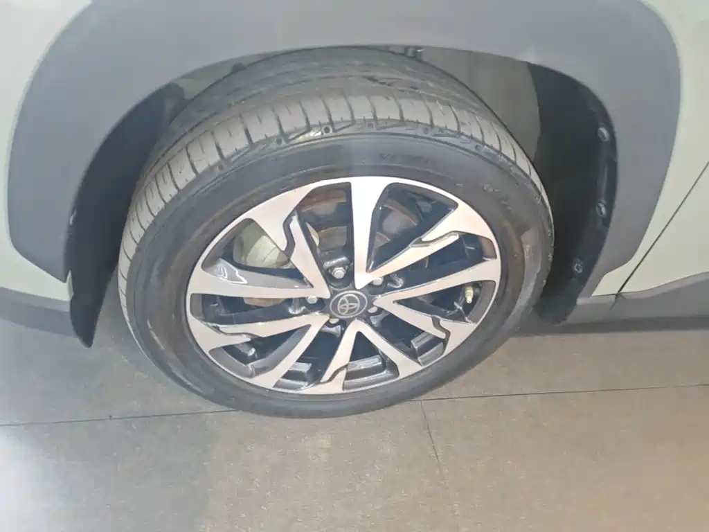 Toyota Corolla Cross — миниатюра 23