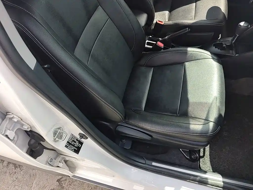 Toyota Yaris L — миниатюра 25