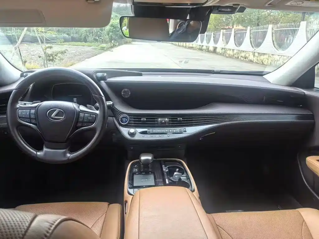 Lexus LS 2020 500h Luxury VI