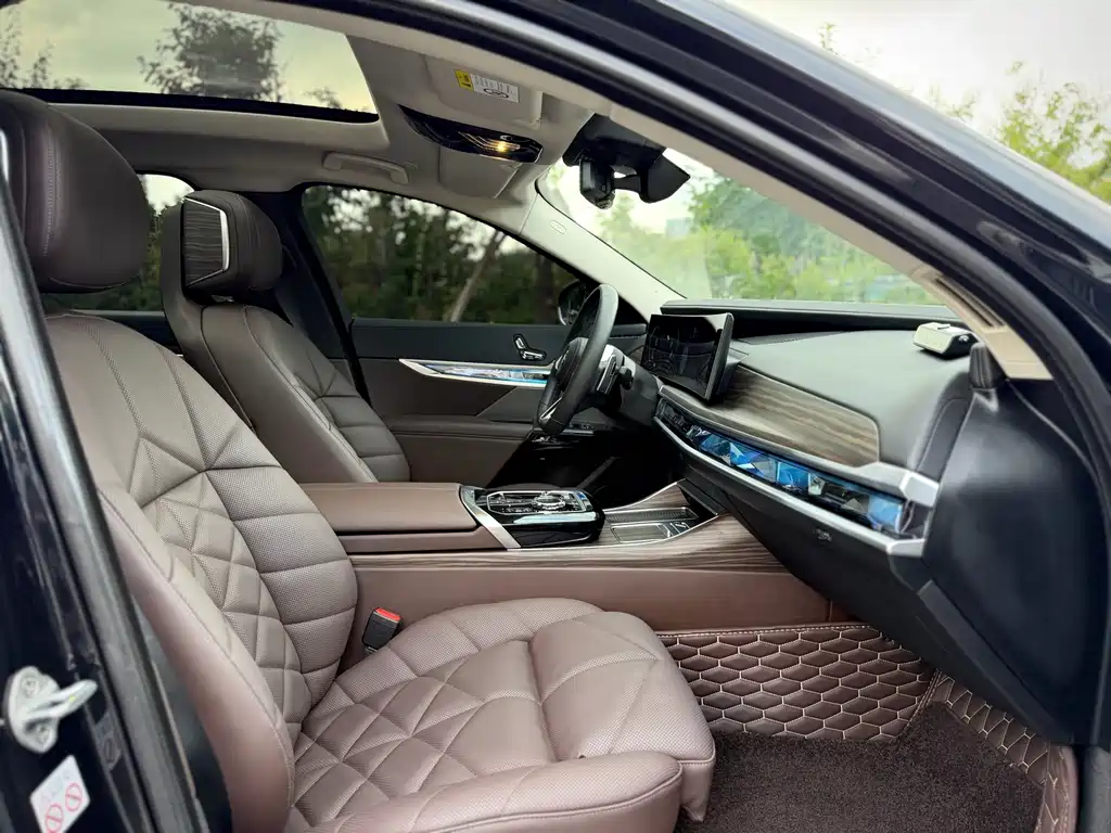 BMW 7 Series — миниатюра 18