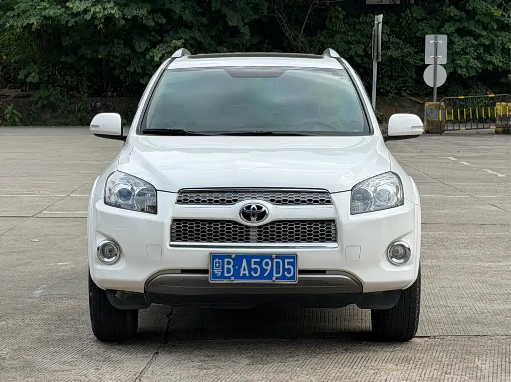 Toyota RAV4 — миниатюра 2