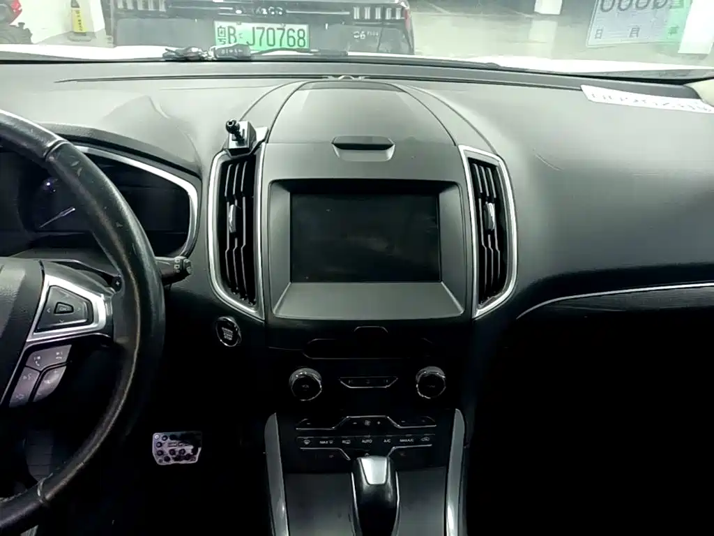 Ford Edge — миниатюра 13