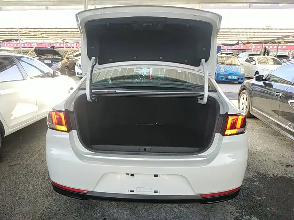 Peugeot 308 — миниатюра 19