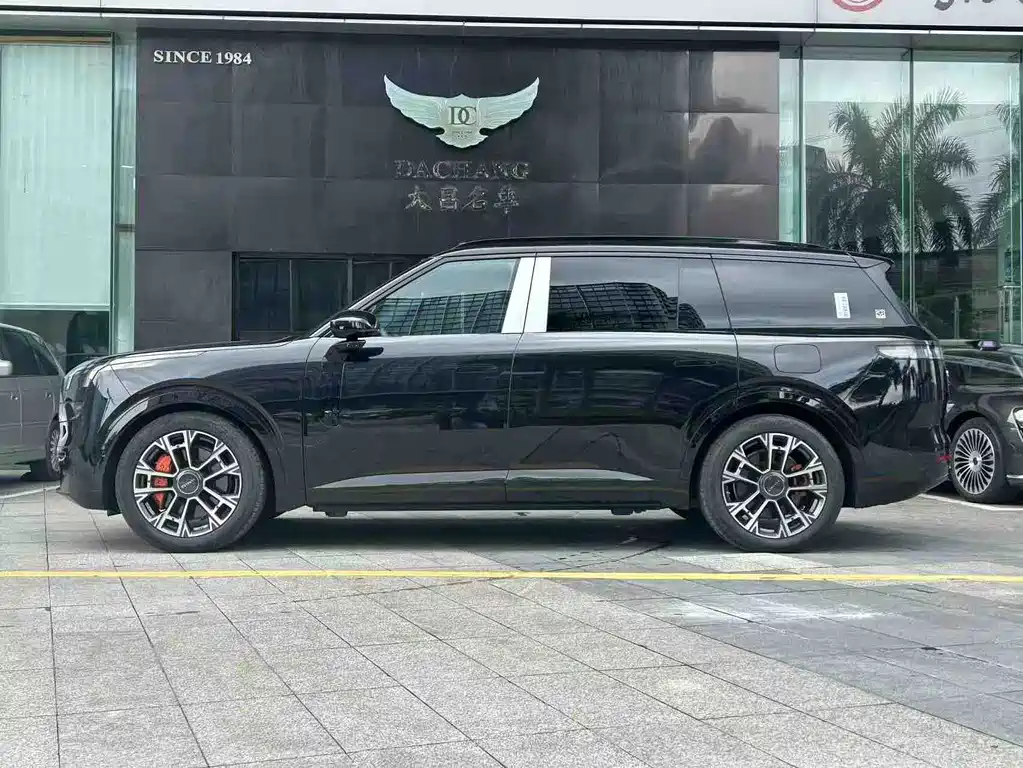 Lynk & Co Рука 900. — миниатюра 3