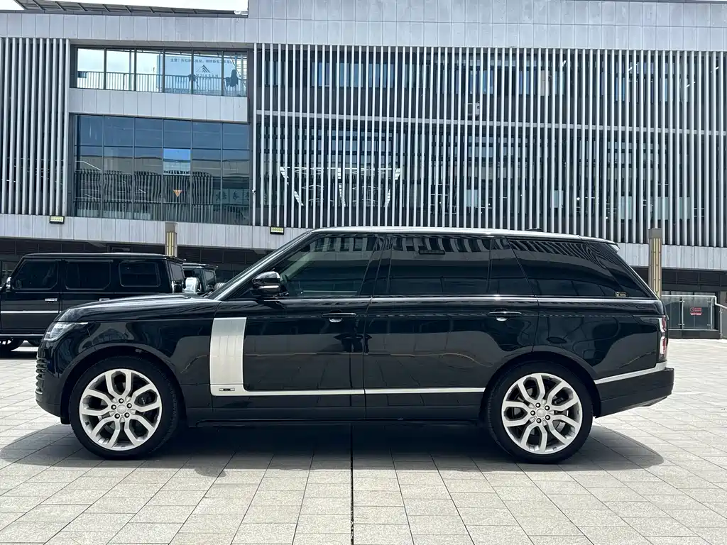 Land Rover Range Rover 2022 3.0 L6 400PS