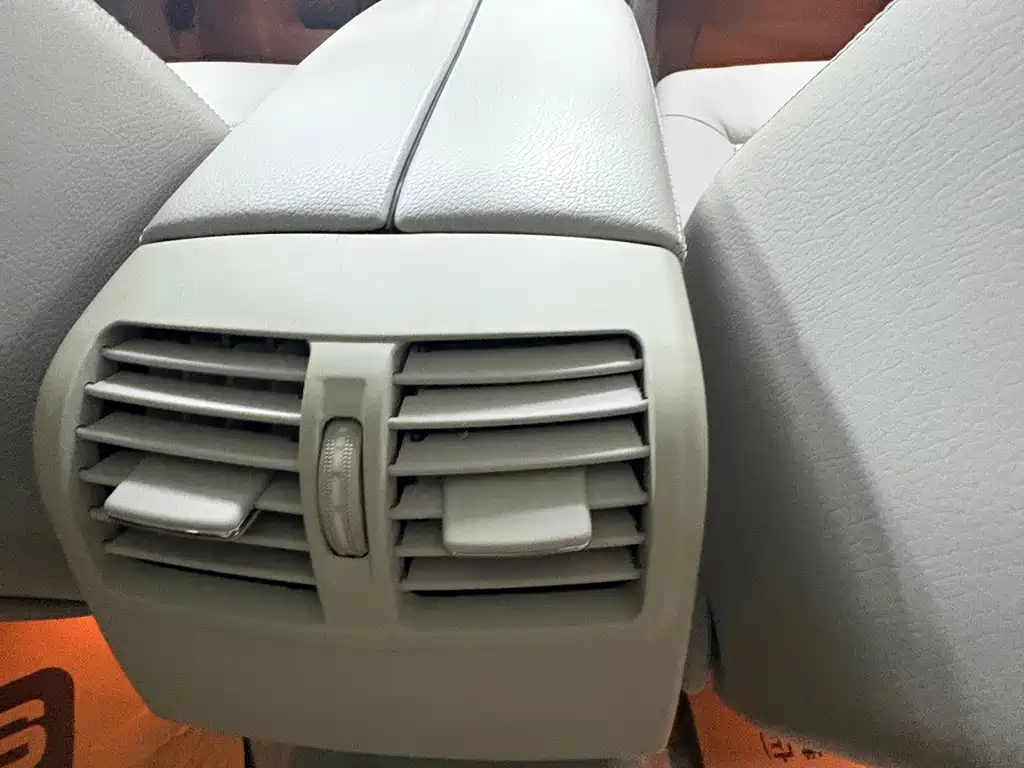 Mercedes-Benz E-Class — миниатюра 12