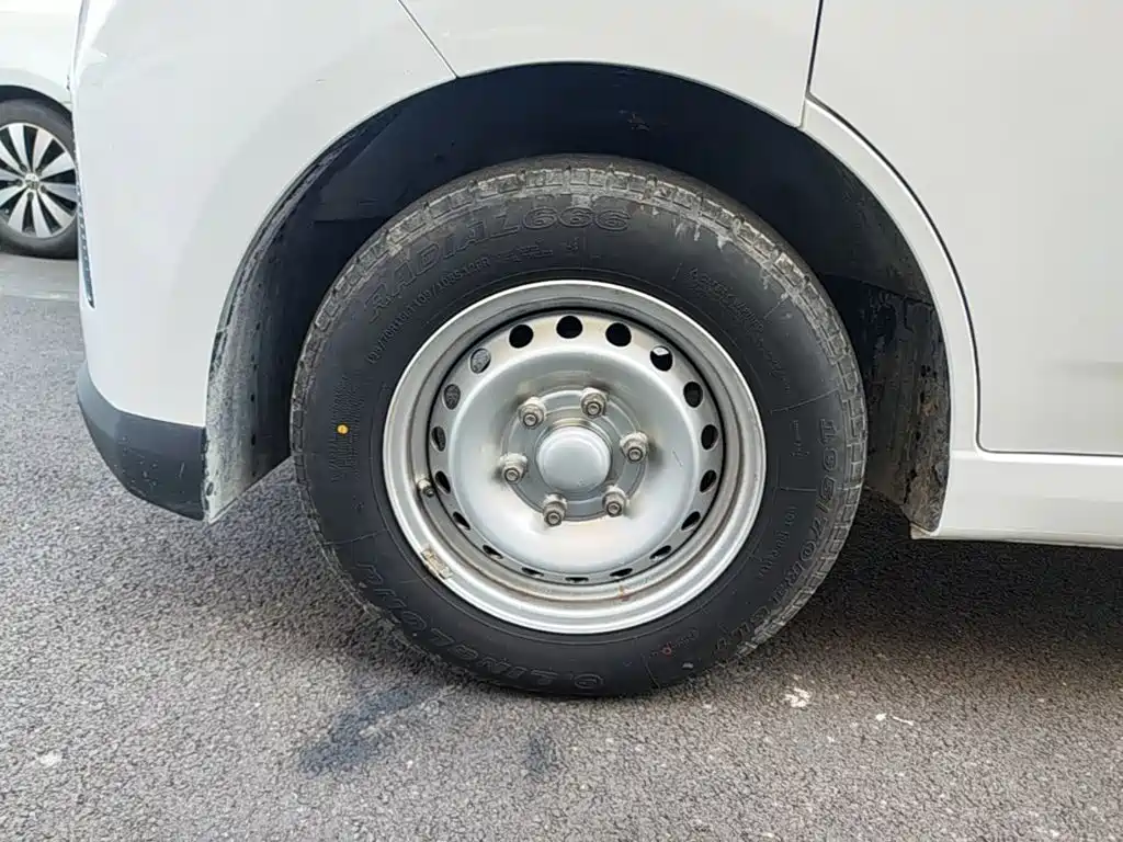 Wuling Yangguang — миниатюра 23