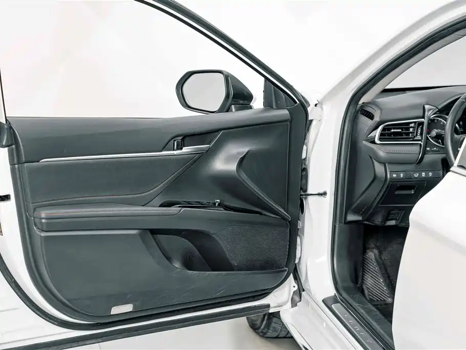 Toyota Camry — миниатюра 15