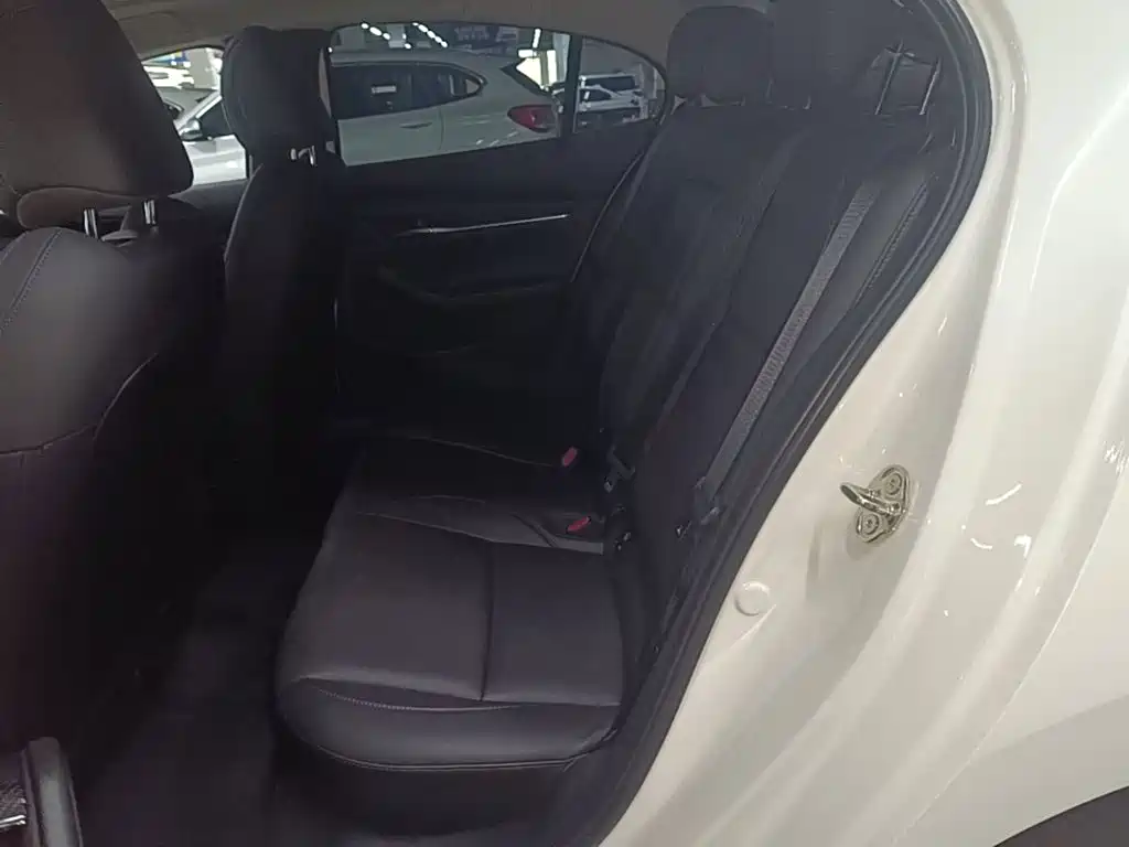 Mazda 3 Axela — миниатюра 17