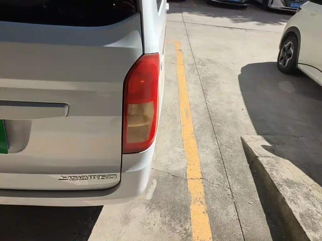 Wuling Rongguang V — миниатюра 8
