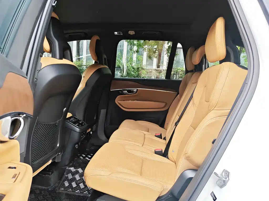 Volvo XC90 2015 T6 7 мест