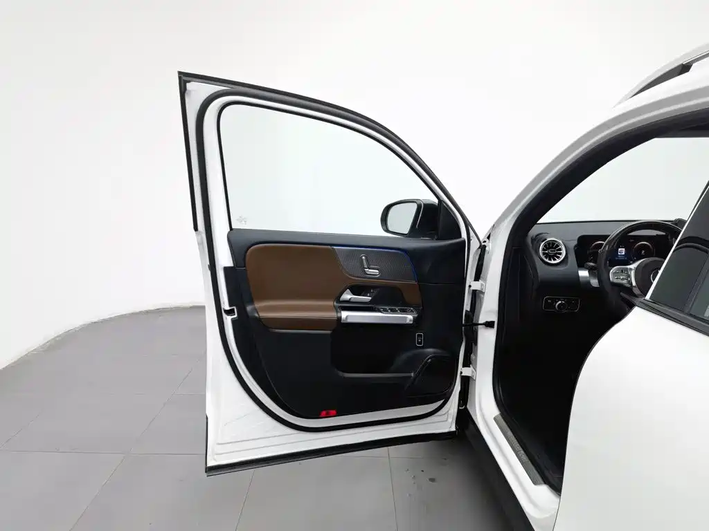 Mercedes-Benz GLB — миниатюра 8