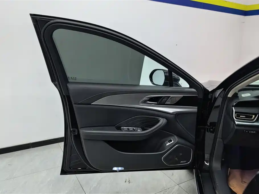 Hongqi H5 2023 2.0T AT