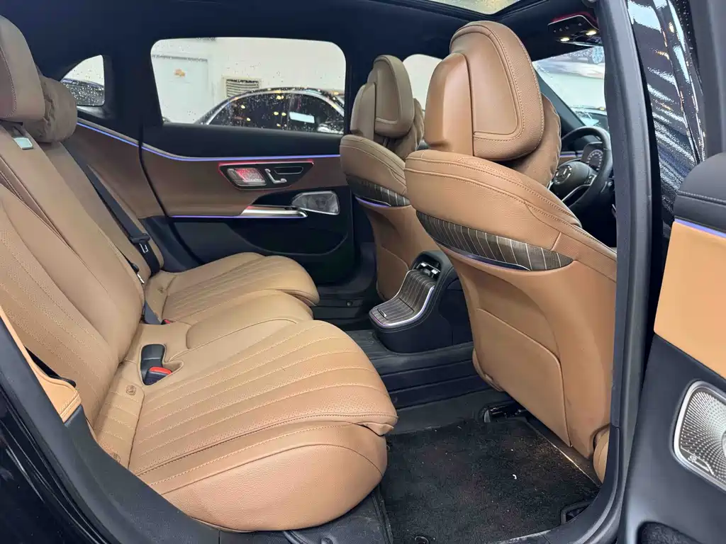 Mercedes-Benz E-Class — миниатюра 7