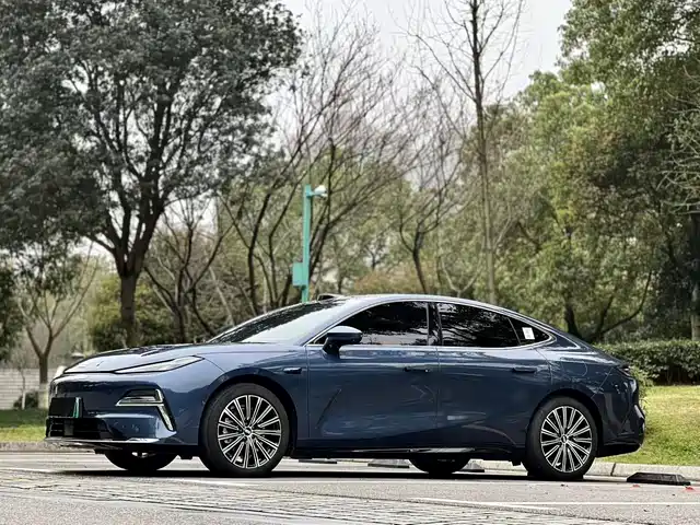 2025 Geely Galaxy Xingyao 8