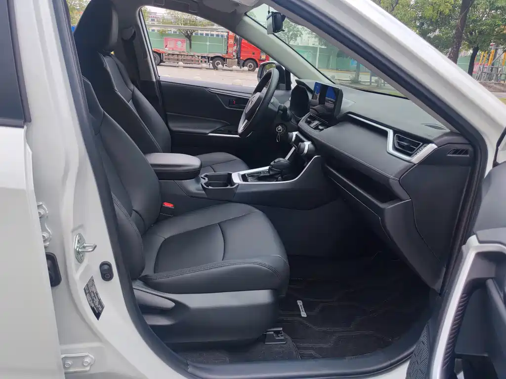 Toyota RAV4 — миниатюра 15