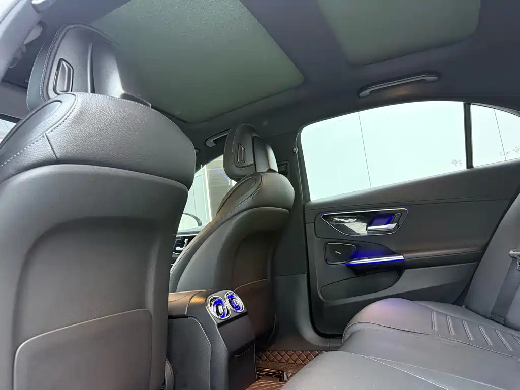 Mercedes-Benz C-Class — миниатюра 9