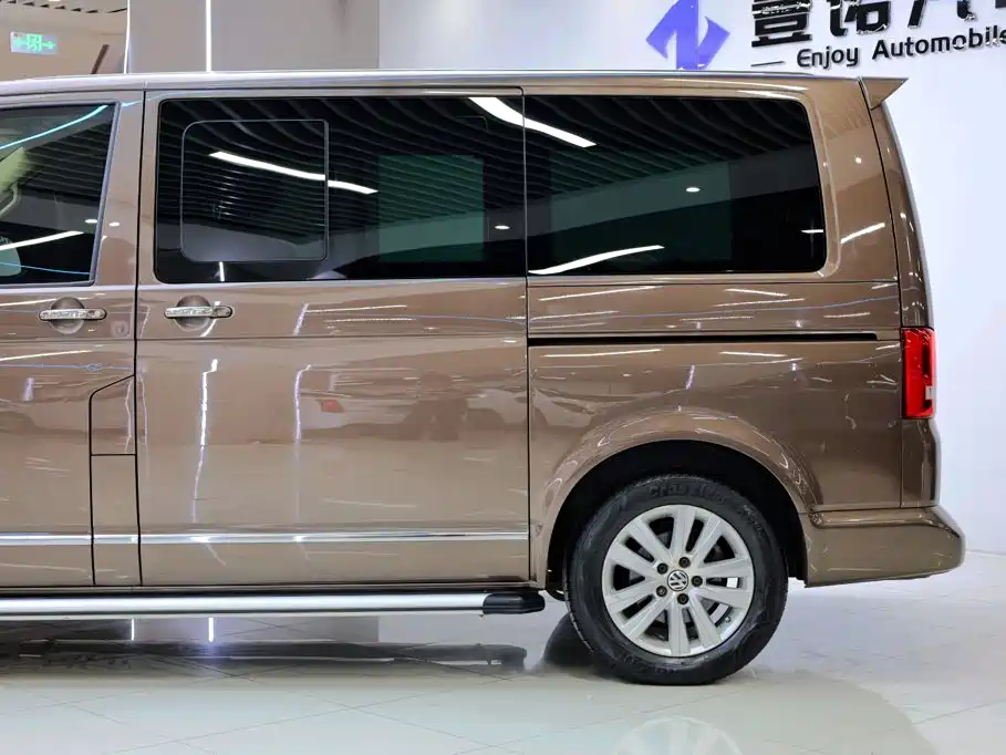 Volkswagen Multivan — миниатюра 4