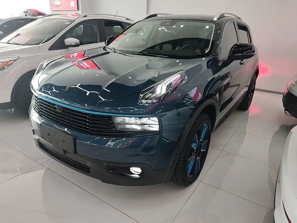 Lynk & Co 01