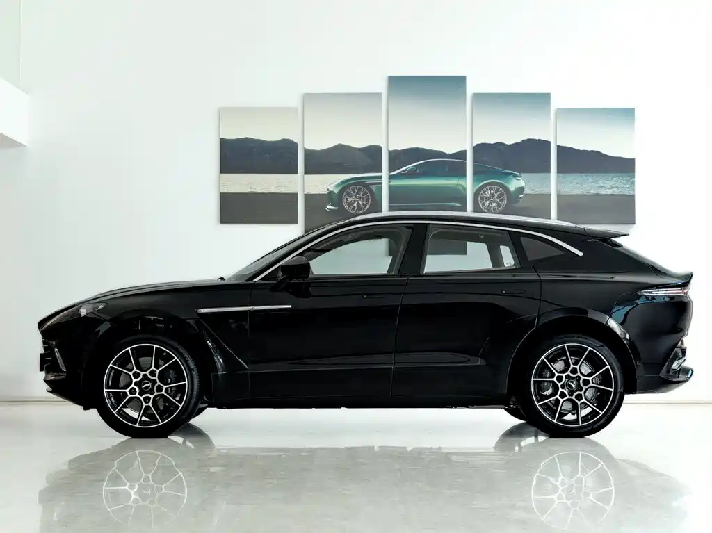 Aston Martin DBX 2024 4.0T V8