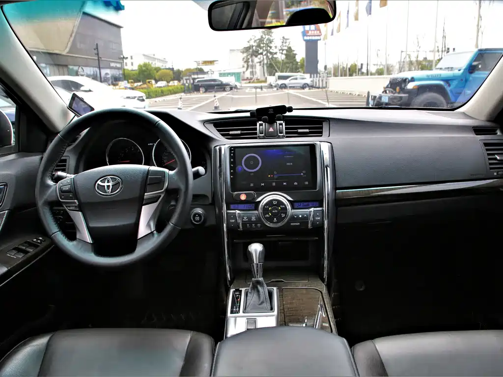 Toyota Reiz — миниатюра 5