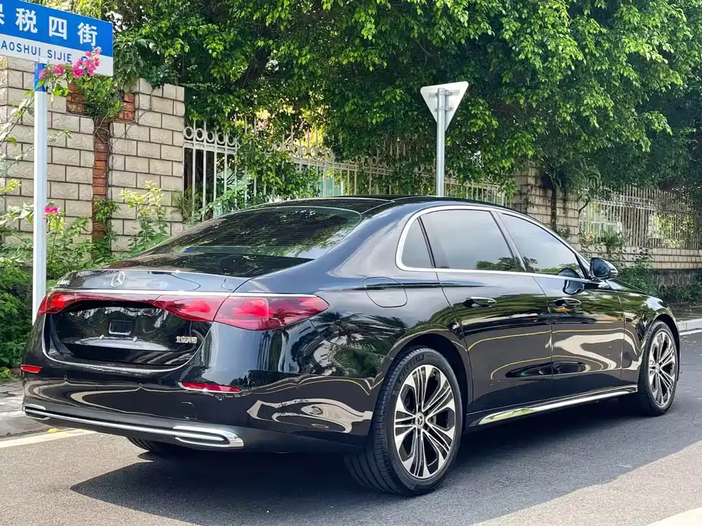 Mercedes-Benz E-Class — миниатюра 7