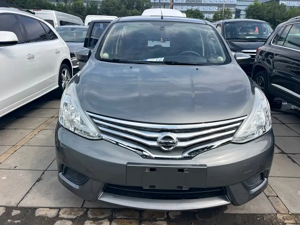 Nissan Livina — миниатюра 2