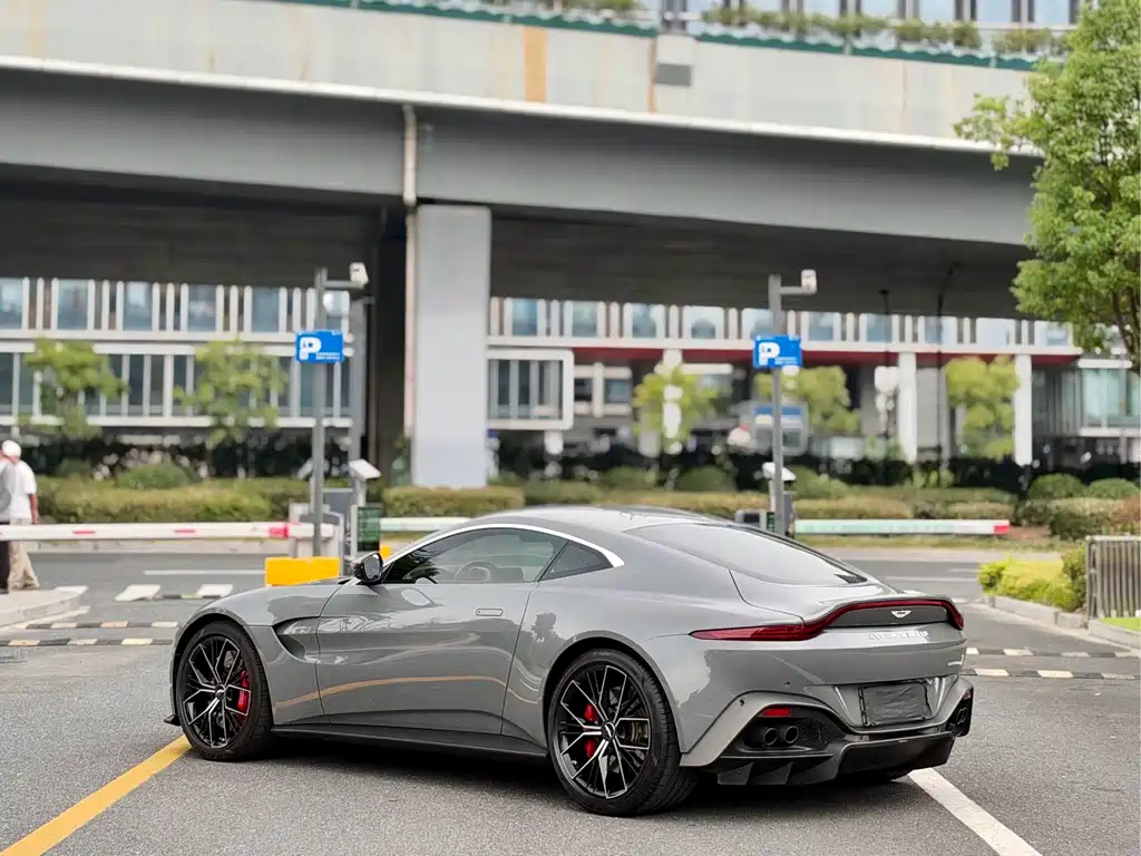 Aston Martin V8 Vantage — миниатюра 9