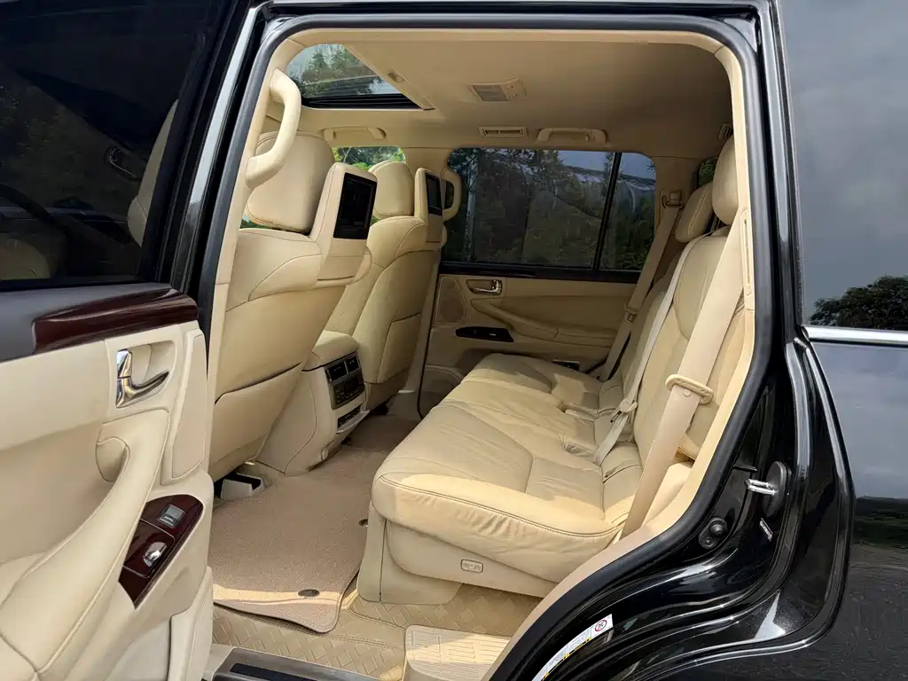 Lexus LX — миниатюра 8
