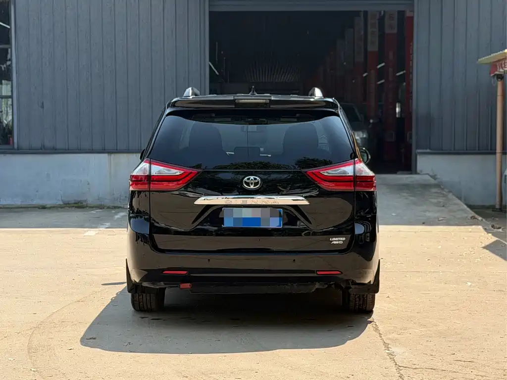 Toyota Sienna — миниатюра 6