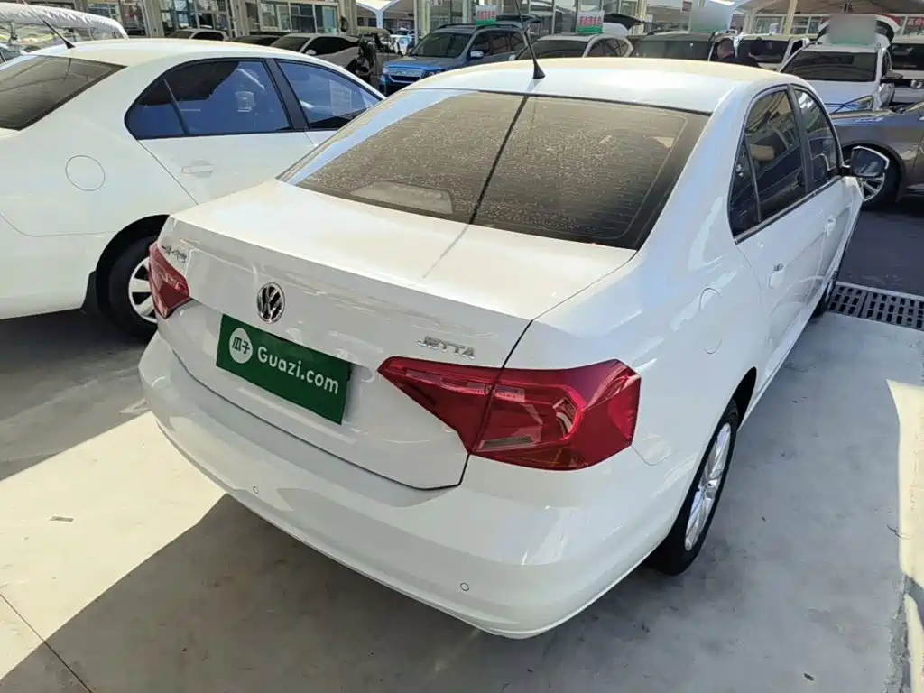 Volkswagen Jetta — миниатюра 7