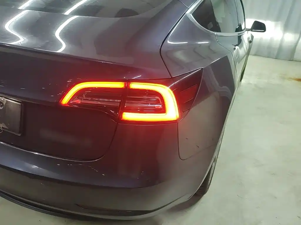 Tesla Model 3 — миниатюра 8