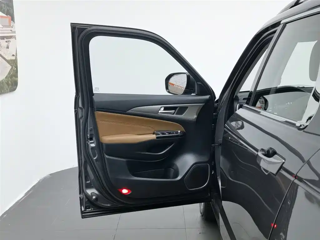 Changan CS95 2017 2.0T