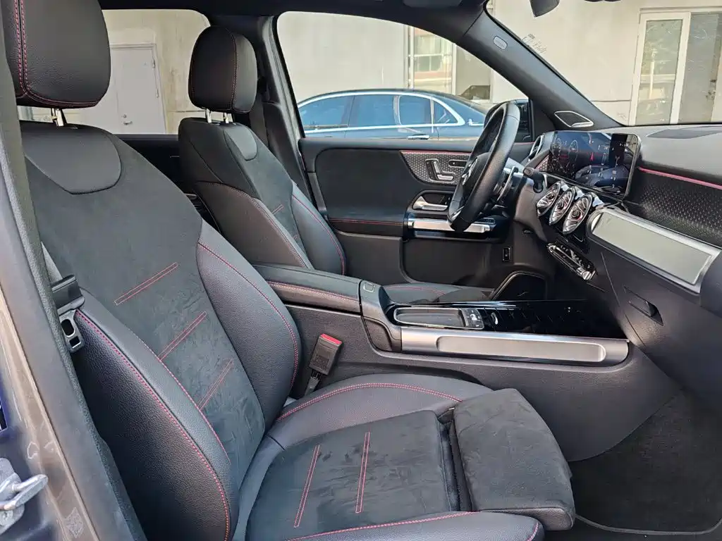 Mercedes-Benz GLB AMG — миниатюра 16