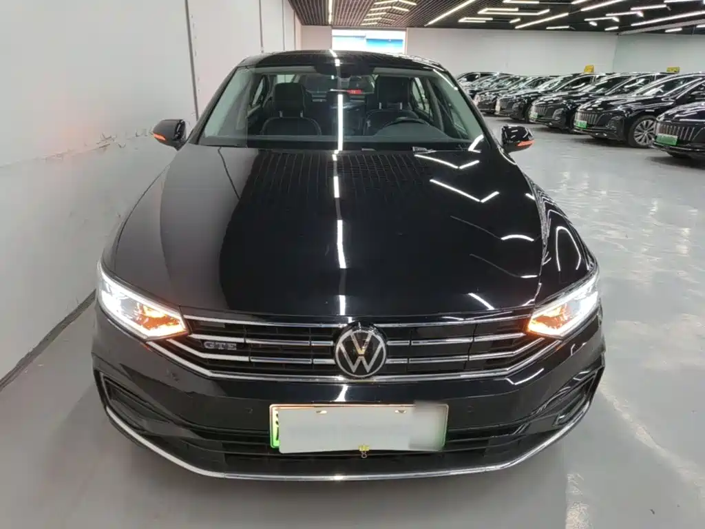 Volkswagen Magotan PHEV — миниатюра 3