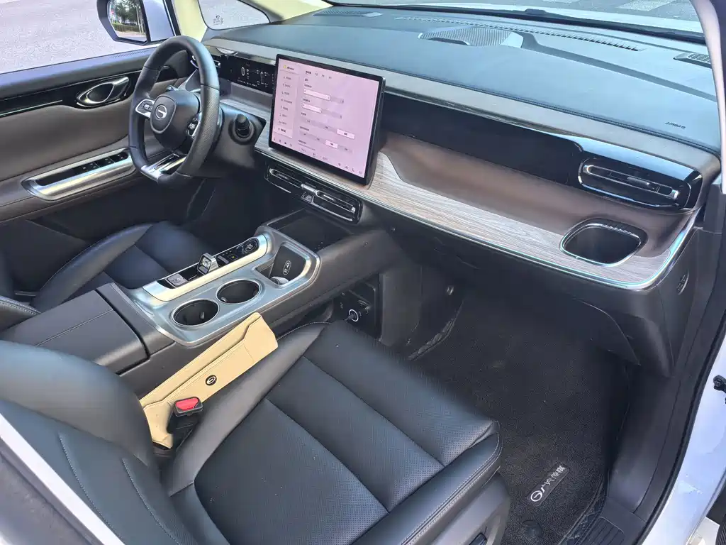 GAC Motor Trumpchi E8 PHEV — миниатюра 10