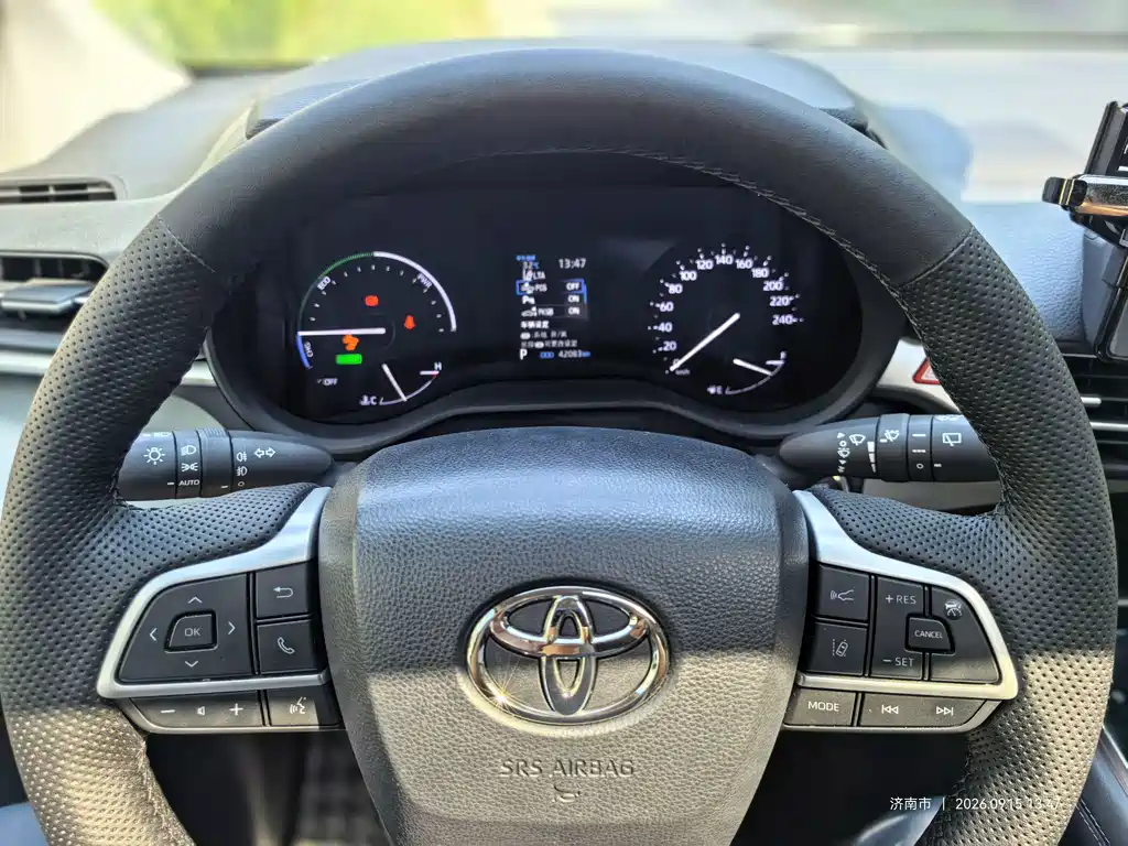 Toyota Granvia — миниатюра 13