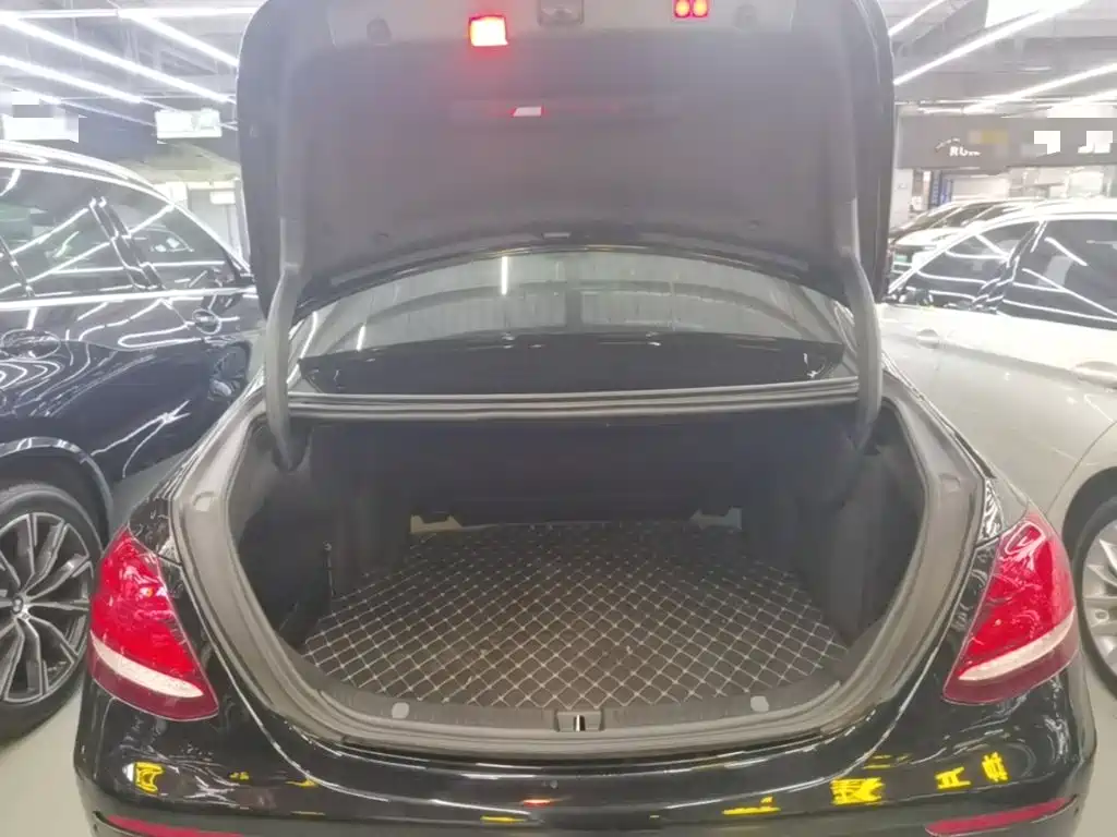 Mercedes-Benz E-Class — миниатюра 19